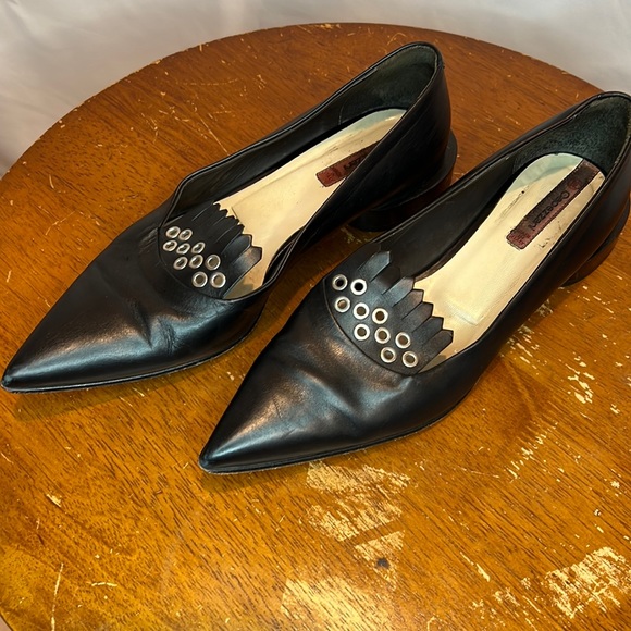 Witchy Capezzani Pointed Toe Grommet Flats Shoes Size 38 or US 7 - Picture 1 of 7